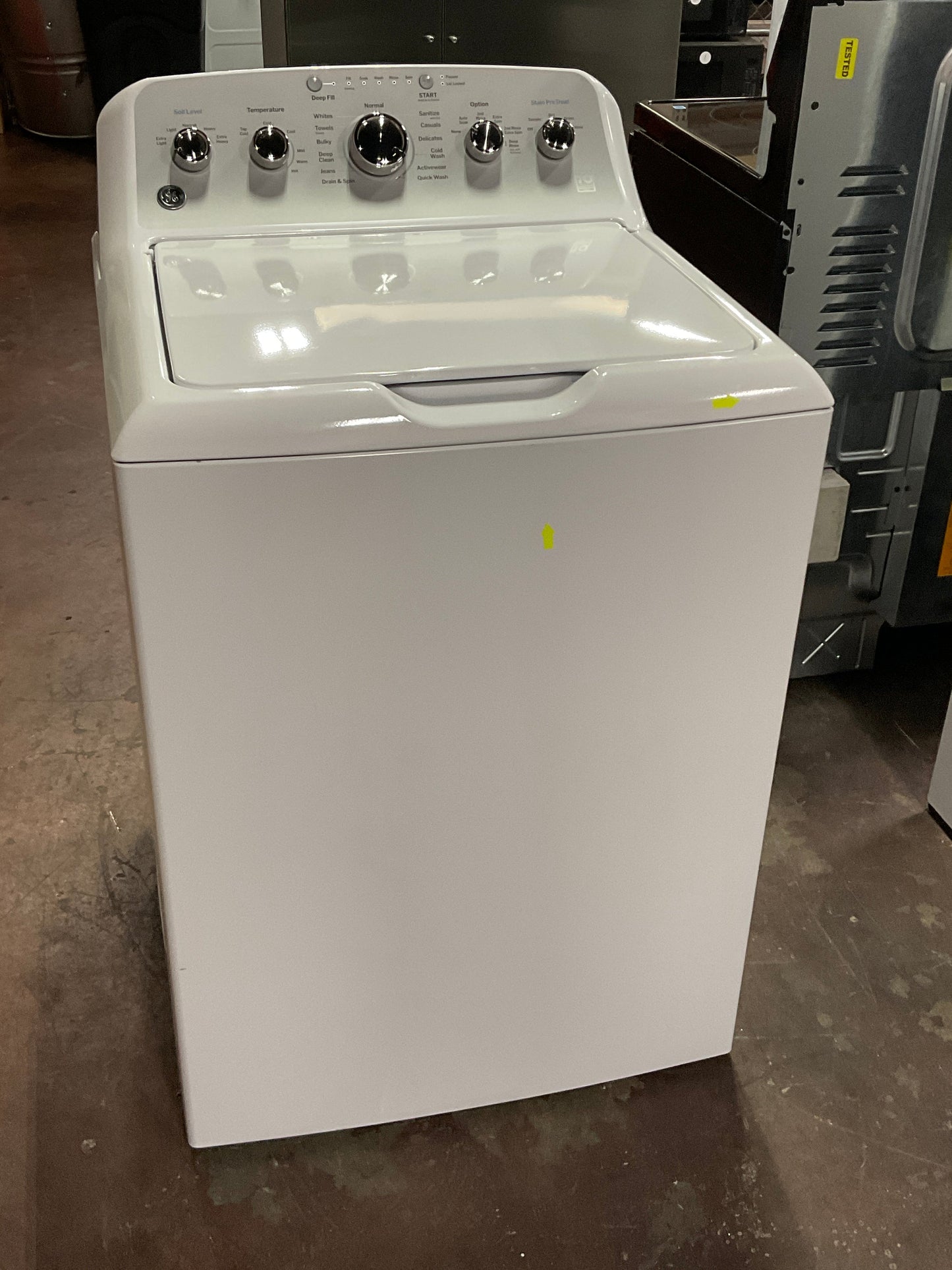 GE GE® ENERGY STAR® 4.6 cu. ft. Capacity Washer with Stainless Steel Basket and Stain PreTreat