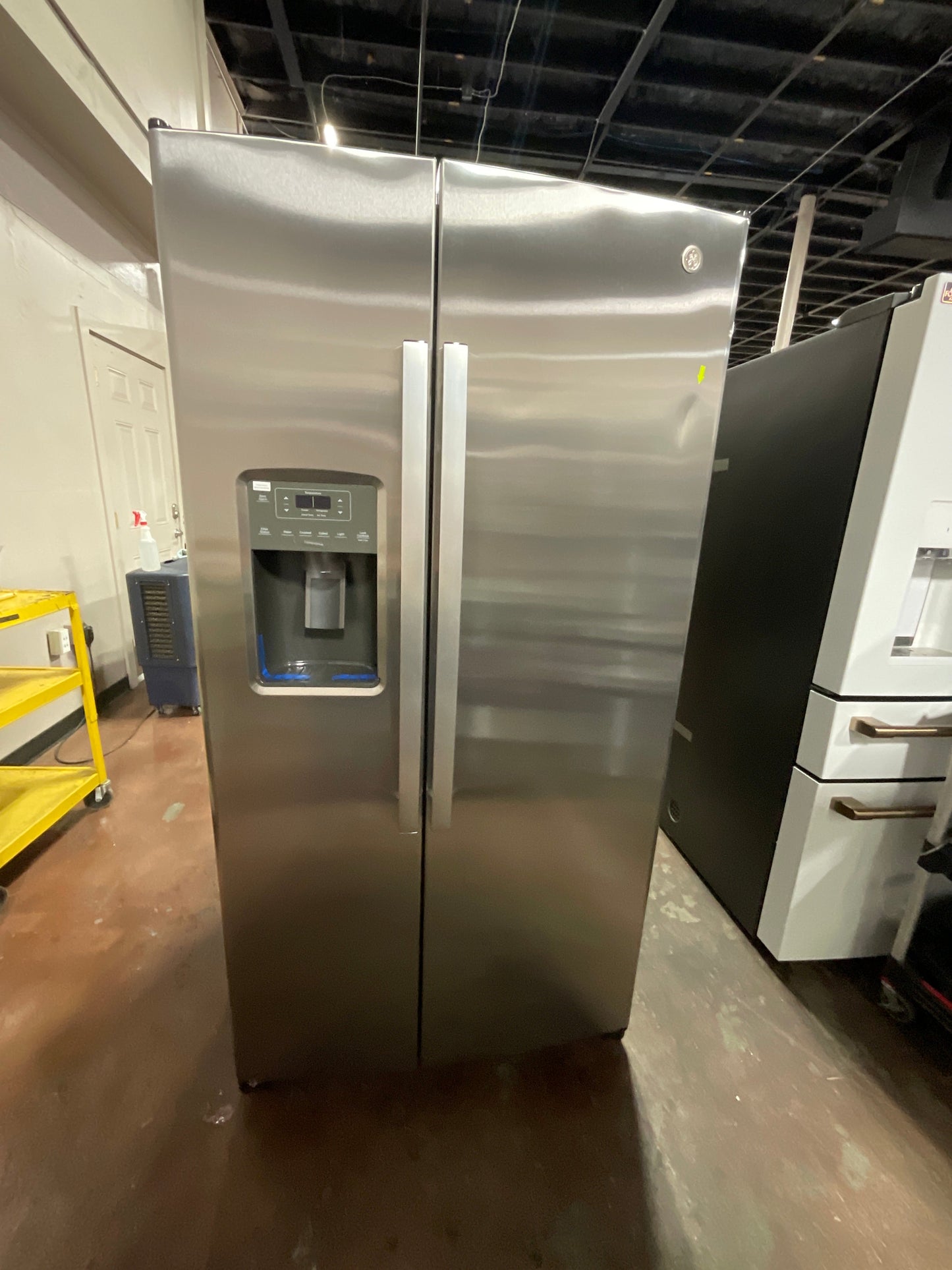 GE® ENERGY STAR® 25.3 Cu. Ft. Side-By-Side Refrigerator